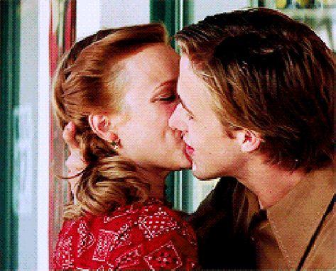 Ryan Gosling The Notebook, Chemistry Between Two People, Gena Rowlands, Milan Kundera, Райан Гослинг, Nicholas Sparks, Rachel Weisz, Rachel Mcadams, Movie Couples