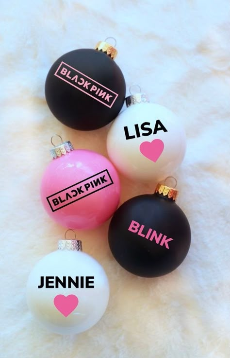 Bts Ornaments, Blackpink Items, Blackpink Hairstyles, Blackpink Room, Black Pink Christmas, Blackpink Things, Christmas Ornaments Acrylic, Pink Birthday Theme, Roblox Sign Up