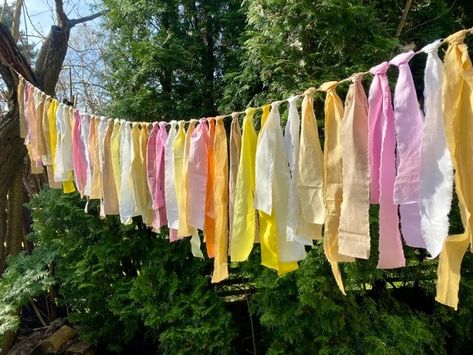 miovinta - Etsy Estonia Inside Party Decorations, Clothes Line Decoration, Boho Colorful Wedding Decorations, Garden Party Garland, Birthday Garland Ideas, Ribbon Garland Wedding, Handmade Wedding Decor, Ribbon Party Decorations, Garden Party Inspiration