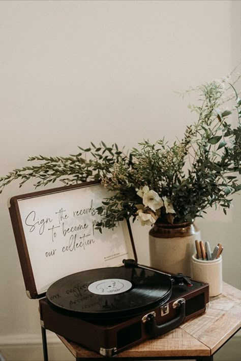 Record player wedding guest book with vinyl record to be used for guests to sign their names and write a personal message to the bride and groom Alternative Wedding Guest Book Ideas, Record Wedding, Wedding Guest Book Ideas, Wedding Guest Book Table, Tweed Wedding, Renewal Wedding, Guest Book Table, Green Tweed, Luxe Wedding