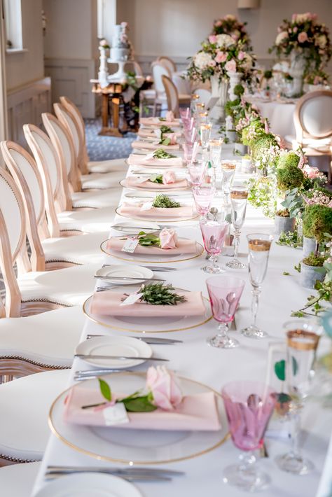 Moss loves these ideas for your summertime event at our venue! #summerwedding #summerevents #weddingdecor Mothers Day Dinner, Party Planning Checklist, Party Food And Drinks, Wedding Decor, Wedding Table Decorations, Pink Baby Shower, Bridal Shower Decorations, Dinner Table, Napkins Set