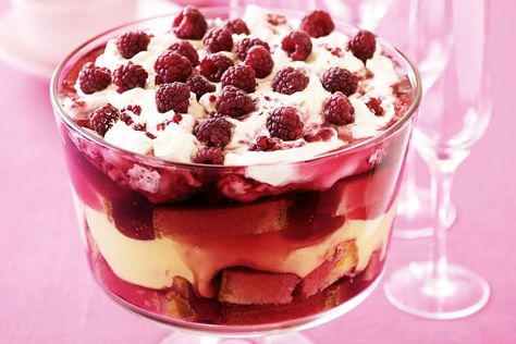 Dairy Free Trifle, Trifle Cups, Christmas Trifle Recipes, Raspberry Trifle, Fruit Trifle, Trifle Recipes, Christmas Trifle, Berry Trifle, Delicious Christmas Desserts