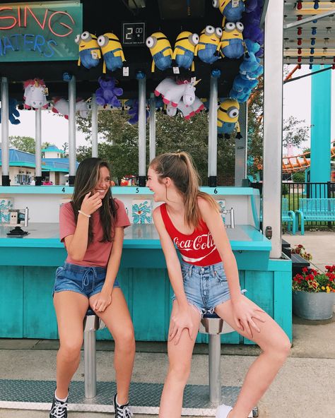 amusement park with my best friend! my pic! instagram: hannah_meloche pinterest: hannahmeloche Artsy Photos, Artsy Pictures, Park Pictures, Best Friend Photos, Bff Goals, Bff Pictures, Vacation Pictures, Naha, Best Friend Goals