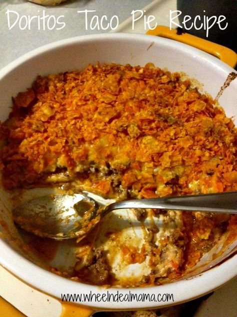 Doritos Taco Pie Recipe. Gonna try with light sour cream and cheese and baked Doritos. Should still be extra yummy! Dorito Pie, Doritos Recipes, Taco Pie Recipes, Ground Beef Taco Seasoning, Doritos Taco, Chicken Pie Recipe, Taco Pie, Mexican Dishes, Popular Recipes