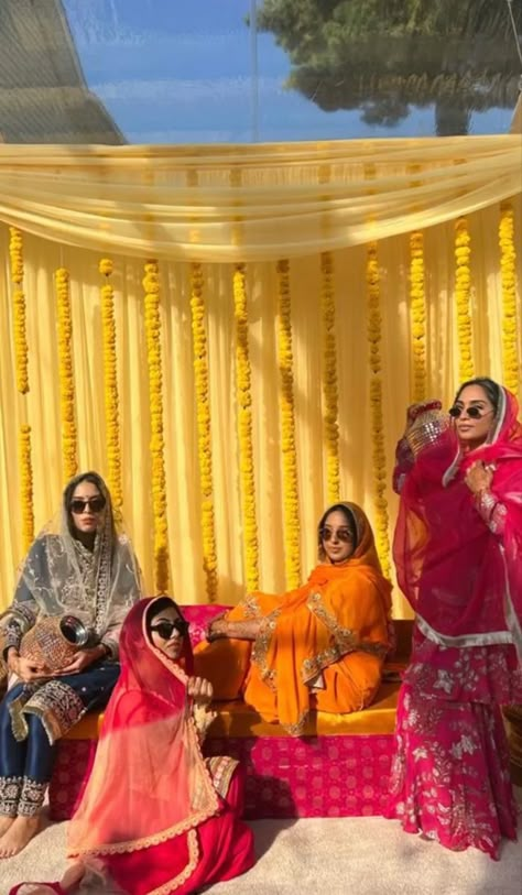 Indian Function Aesthetic, Indian Bridesmaid Aesthetic, Rajasthani Wedding Aesthetic, Indian Wedding Dance Aesthetic, Desi Wedding Aesthetic Friends, Indian Wedding Aesthetic, South Asian Aesthetic, Snap Streak Ideas Easy, Desi Love