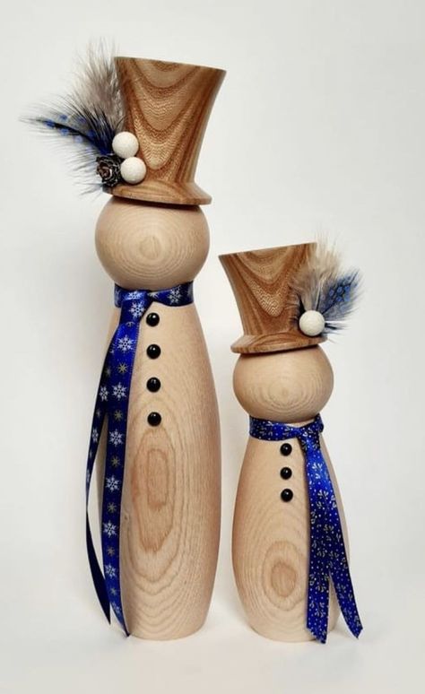 Small Woodturning Projects, Wood Turned Snowman, Turned Snowman, Wood Bird Feeder, Woodturning Art, Wood Christmas Decorations, Wooden Snowmen, Wood Snowman, Christmas Tabletop Decor