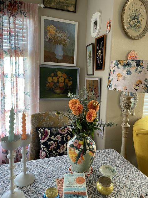 Granny Decor Style, Granny Decor, Cozy Eclectic Home, Granny Chic Decor, Cozy Eclectic, Eclectic Living, Home Room Decor, Eclectic Living Room, Home Aesthetic