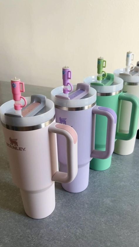 Stanley Products, Trendy Water Bottles, Coffee Smoothie, Cute Water Bottles, Pretty Mugs, Stanley Quencher, Cute Cups, Fun Cup, Tea Or Coffee