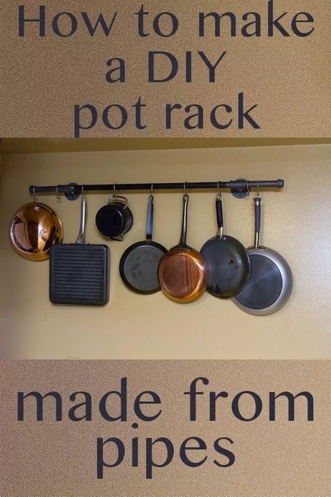 How to make a DIY pot rack made from pipes Diy Pot Rack Wall, Diy Wall Pot Rack, Wall Pot Rack, Pot Hanger Kitchen, Rustic Pot Racks, Pan Hanger, Iron Wine Rack, Diy Rack, Pan Storage