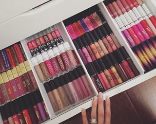 This perfectly organised lipstick collection. | 17 Pictures That Will Intensely Satisfy Anyone Obsessed With Makeup Koleksi Makeup, Rangement Makeup, Penyimpanan Makeup, Makeup Collection Goals, Alat Makeup, Smink Inspiration, Makeup Rooms, Makeup Guide, Lipstick Collection