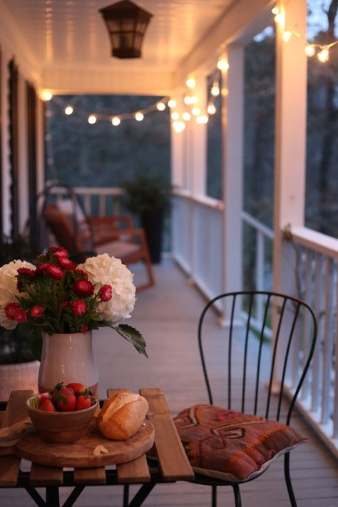 Bistro Table Front Porch, Bistro Table Outdoor Front Porch, Front Porch Aesthetic Summer, Front Porch Fairy Lights, Christmas Lights On Front Porch, String Lights On Porch, Long Front Porch, Decoration Front Porch, Porch String Lights