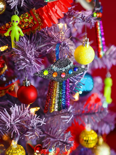 Happy Mundane Holiday 2017 : Gucci UFO Alien inspired ornament adventure – Happy Mundane | Jonathan Lo Alien Ornaments Diy, Christmas Tree Random Ornaments, Colorful Xmas Tree, Space Themed Christmas Tree, Alien Christmas Tree, Alien Ornament, Christmas Decorations Colorful, Space Christmas Tree, Space Ornaments