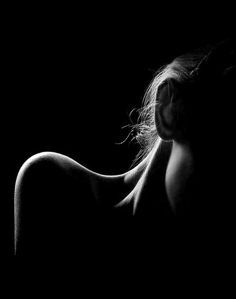 Low Key Photography, Body Photography, Foto Art, Chiaroscuro, Black White Photos, Black N White, Bw Photo, 인물 사진, Low Key