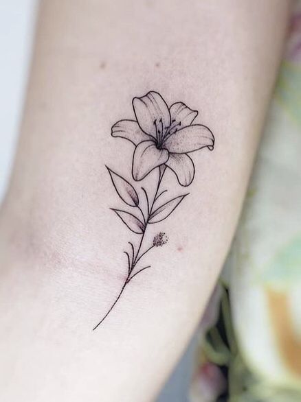 Tatoos Woman Chest, Upper Chest Tattoo Female, Small Lily Tattoo, Lilly Flower Tattoo, Tiger Lily Tattoos, Designer Tattoo, Lillies Tattoo, Wreath Tattoo, Lily Tattoo Design