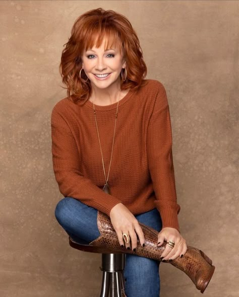 Reba Mcintyre Hairstyles, Reba Hair, Reba Mcentire Hairstyles, Mom Hair Color, Reba Mcintyre, Whoopie Goldberg, Country Female Singers, Kate Mulgrew, Abigail Cowen