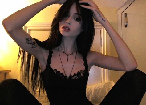 Felice Fawn, Mode Ulzzang, Oh My Goddess, Makijaż Smokey Eye, Baby Boomer, Feminine Aesthetic, 인물 사진, Insta Photo Ideas, Grunge Aesthetic