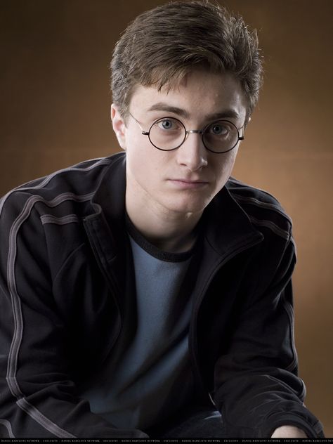 Harry Potter | 5th Year Harry Potter 5th Year, Hari Poter, Shifting Inspiration, Harry Potter Hairstyles, Harry Potter 5, Harry Potter Wiki, Glume Harry Potter, Daniel Radcliffe Harry Potter, Lego Truck