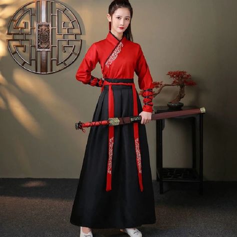 Chinese Outfits Traditional Women, Chinese Warrior Outfit, Chinese Hanfu Dress, Chinese Traditional Dress, Characters Design, Hanfu Dress, New Years Outfit, Chinese Hanfu, Clothing Vintage