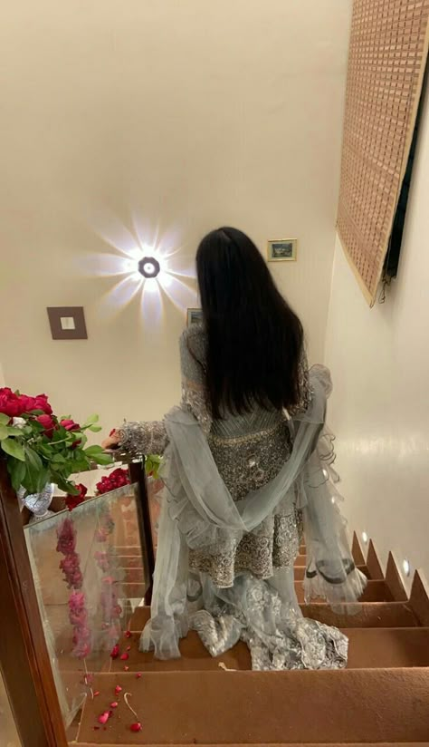 Eid Photoshoot Ideas, Filters Photo, Trend Tiktok, Desi Dress, Desi Love, Desi Fashion Casual, Affinity Photo, Pakistani Fancy Dresses, Desi Clothes