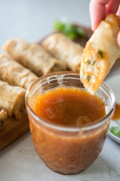 Frozen egg rolls from Trader Joes + Homemade Duck Sauce that comes together in literally 2 minutes. This sauce is ridiculously good. I’m thinking it is going to make the best (and easiest) Su… Homemade Duck Sauce, Sauce For Egg Rolls, Duck Sauce Recipe, Egg Roll Sauce, Frozen Egg Rolls, Sauce For Eggs, Chinese Sauce, Roasted Duck Recipes, Best Sauce Recipe