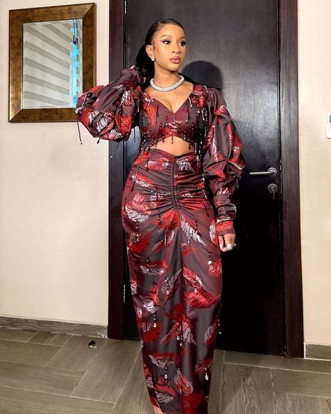 Adesua Etomi Style, English Gown Styles, Adesua Etomi, Toyin Abraham, Yakoema Fashion, Asoebi Style, Nigerian Fashion Designers, Smart Outfits, Ankara Fashion