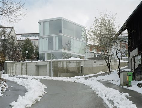 House with One Wall / Christian Kerez Madrid House, Switzerland House, European Architecture, Minimal Home, Hill House, Architecture Exterior, Facade Architecture, City House, Semi Detached