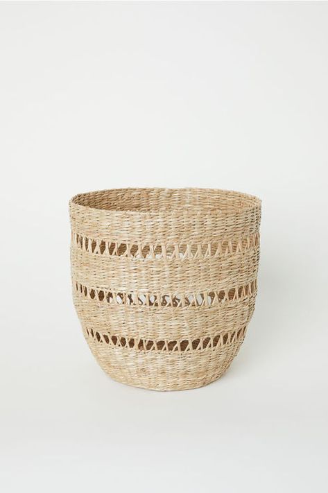 H&M HOME:great deals,beautiful decor.Shop it out with this gorgeousness! H M Home Decor, Basket Beige, Provencal Decor, Seagrass Storage Baskets, Romantic Picnics, Bedding Sets Online, Comfy Blankets, Provence Style, H&m Home