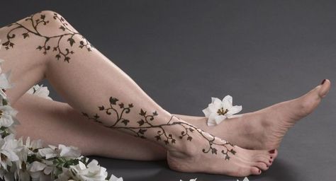 Rose Vine Tattoos, Flower Leg Tattoos, Flower Vine Tattoos, Tattoo Pierna, Wrap Around Tattoo, Tattoo Thoughts, Vine Tattoo, Leg Henna, Wrap Tattoo