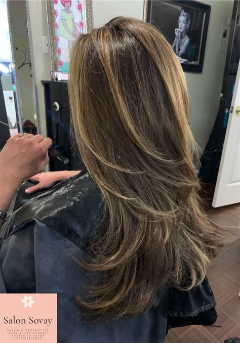 90 Haircut, Medium To Dark Brown Hair, Brown Layered Hair, Brown Hair Inspo, Brunette Hair With Highlights, Dark Hair With Highlights, Brown Hair With Blonde Highlights, Brown Hair Balayage, Layered Haircut