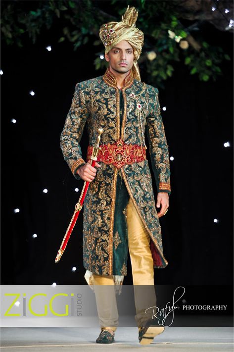 Maharaja Men's Ethnic Wear, Wedding Sherwani, Indian Men Fashion, Dragon King, Arrangement Ideas, Groom Looks, Indian Groom, Indian Man, Groom Wear