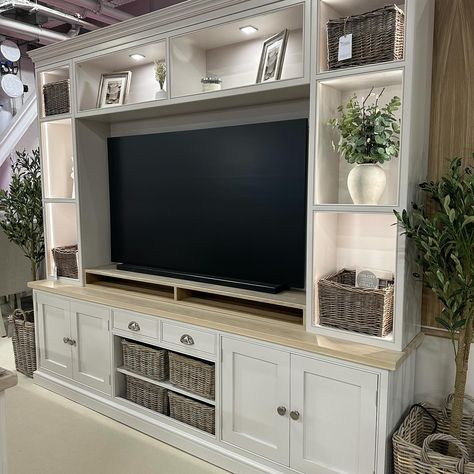 Media wall unit