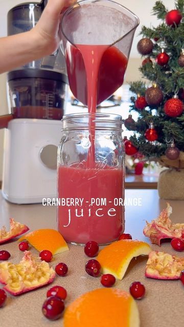 Cold Pressed Cranberry Juice, Pomegranate Juicing Recipes, Juicing Cranberries, Pb2 Smoothie, Cold Pressed Juice Recipes, Keto Kids, Fresh Juice Recipes, Cranberry Pomegranate, Healthy Juicer Recipes