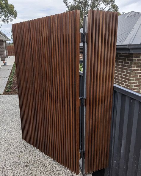 Privacy Screen Backyard, Timber Privacy Screen, Timber Screen, Sliding Doors Exterior, Timber Gates, Timber Battens, Timber Screens, Timber Slats, Side Gates