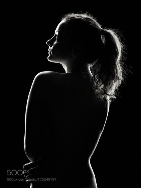 Chiaroscuro Photography, Backlight Photography, Shadow Portraits, Low Key Portraits, Light And Shadow Photography, Dark Portrait, Studio Portrait Photography, Body Art Photography, Silhouette Photography