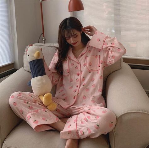 Strawberry Pajamas Aesthetic, Pjamamas Outfit Y2k, Pajamas Aesthetic Girl, Sleep Wear Aesthetic, Aesthetic Pajamas, Cute Pyjamas, Kawaii Peach, Retro Style Women, Korean Pajamas