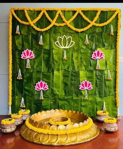 Mundan Ceremony Decoration At Home, Backdrop Decorations For Pooja, Simple Mehendi Decoration At Home, Sreemantham Backdrop, Onam Decoration Ideas, Haldi Decoration Ideas At Home Simple, Wedding Decorations Diy Centerpiece, Leaf Decor Wedding, Haldi Decoration Ideas