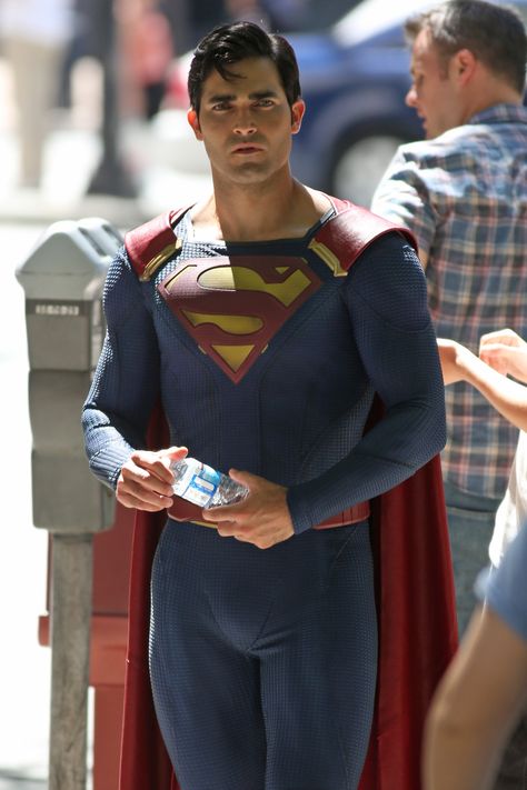 Tyler Hoechlin as Superman Tyler Hoechlin Superman, Justice League Animated, Superman X Batman, Superman X, Supergirl Superman, Superhero Cosplay, Lycra Men, Superman Lois, Derek Hale