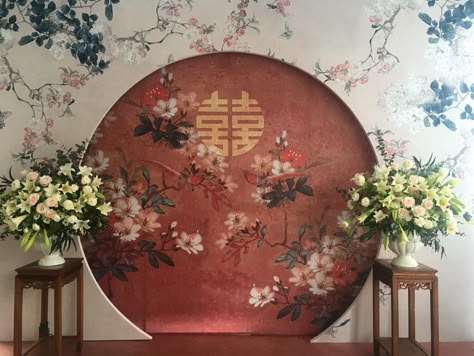 Chinoiserie Painting Chinoiserie Wedding Backdrop, Tinghun Backdrop, Chinoiserie Backdrop, Traditional Wedding Backdrop, Sangjit Decoration, Chinoiserie Painting, Wedding Backdrop Ideas, Chinoiserie Wedding, Chinese Wedding Decor