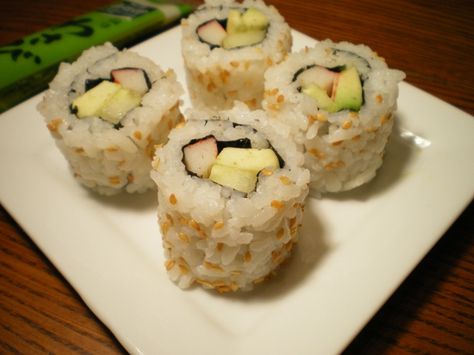 California Roll California Roll Recipes, California Maki, Sushi Rice Recipes, California Rolls, Sushi Roll Recipes, California Roll, Homemade Sushi, Best Sushi, How To Make Sushi