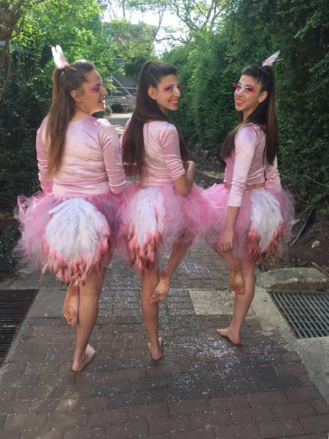 Pink flamingo costume homemade diy Flamingo Costume Diy, Pink Flamingo Costume, Flamingo Halloween Costume, Diy Fantasia, Snowman Costume, Flamingo Costume, Princess Halloween Costume, Flamingo Dress, Diy Kostüm