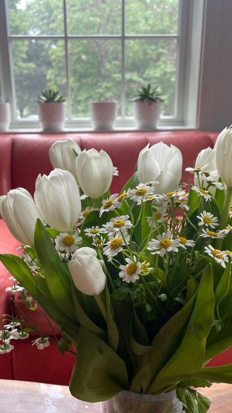 Tulip Daisy Bouquet, Daisy And Tulip Bouquet, Tulips And Daisy Bouquet, Daisy And Tulips, Clown Wedding, Tulips And Daisies, Sunday Market, Flowers Tulips, List Of Flowers