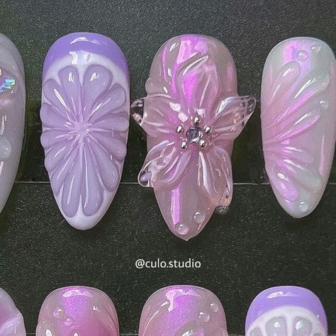 Culo Studio | Press On Nails on Instagram: "Juicy Florals 🌸🌼🫧🍃  Right index and middle 3D details inspo from @aimz.nails   #gelxnails #gelnailart #nailinspo #chromenails #3dnails #nailsoftheday #nailart #pressonnails #nailsph #nailsnailsnails #y2knails #coquette #coquettenails #auranails #3dnails #3dnailart #nailsofinstagram #nailsofinsta #instagram #instagramnails #pressonnails #pressonnailsph #pressonnailsmanila #custompressonnails #nailextensionsmanila  #nailextensionsph" Purple 3d Nails, Simple 3d Nails, Korean Nails, Y2k Nails, Instagram Nails, 3d Nail Art, Floral Nails, Nail Extensions, Gel Nail Art