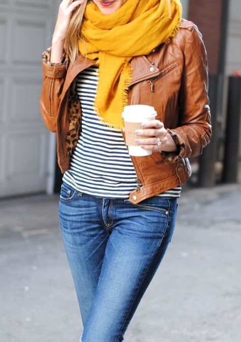 The perfect fall look: a striped tee, jeans, your favorite scarf, and a cognac leather jacket! Leather Jacket Outfit Winter, Mustard Scarf, Mode Tips, Leather Jacket Outfits, Blazer Outfit, Mode Casual, Thanksgiving Outfit, Brown Leather Jacket, Fall Winter Style