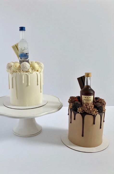 White cake with white drip. White chocolates surround the top. Mini alcohol bottle sits in the middle. To the right a chocolate cake with chocolate drip. Chocolate candies surround the top and there is also a mini alcohol bottle in the middle. Drinks Cake Design, Cake For Alcohol Lovers, Cake With Bottles On Top, Alcohol Bday Cake, Drinking Cake Ideas, Birthday Alcohol Bottle, Mini Alcohol Bottle Cake, 21st Birthday Cake With Alcohol Bottles, Cake With Bottles Of Alcohol