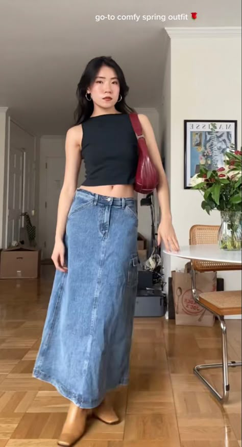 Long Denim Skirt Casual Outfit, 90s Long Denim Skirt, Jean Skirt Maxi Outfits, Jean Skirt Work Outfits Summer, Maxi Skirt Outfit Jean, Denim Maxi Skirt Summer, Long Jean Skirt Aesthetic, Long Skirt Outfits 90s, Maxi Jeans Skirt Outfit Aesthetic