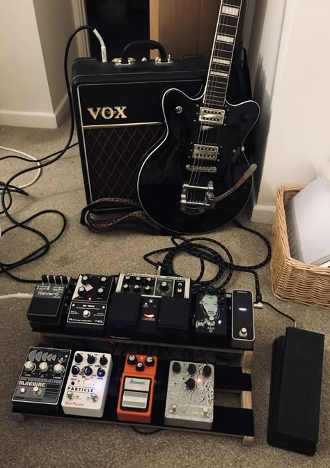 Guitar Equipment, Guitar Rig, Rockstar Aesthetic, Electric Guitar Design, Guitar Obsession, Guitar Photos, Cool Electric Guitars, Guitars Electric, I'm With The Band