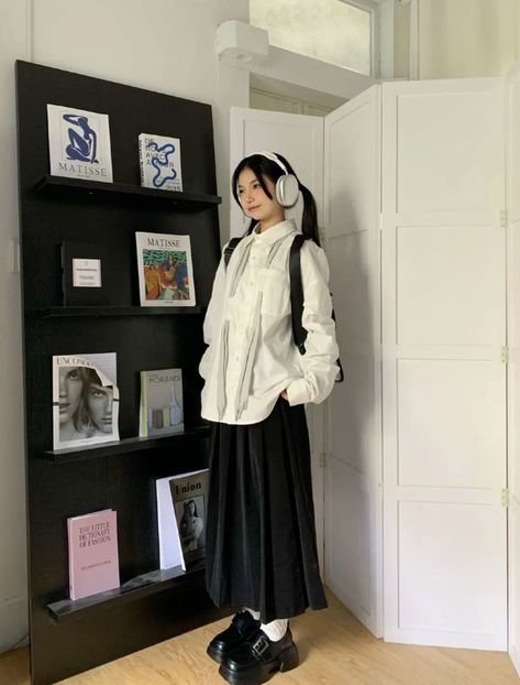 Korean Japanese Aesthetic, Japan Aesthetic Clothing, Chinese Fall Fashion, Douyin Winter Fashion, Douyin Aesthetic Outfit, Japan Girl Outfit, Douyin Winter Outfits, Japanese Skirt Outfits, Korean Fashion 2024