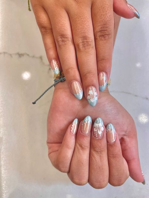 Bahamas Acrylic Nails, Beach Nails Flower, Best Nail Ideas 2024, Coastal Floral Nails, Bermuda Vacation Nails, Beach Girl Aesthetic Nails, Purple Hawaiian Nails, Beach Style Nails, Hawaii Wedding Nails