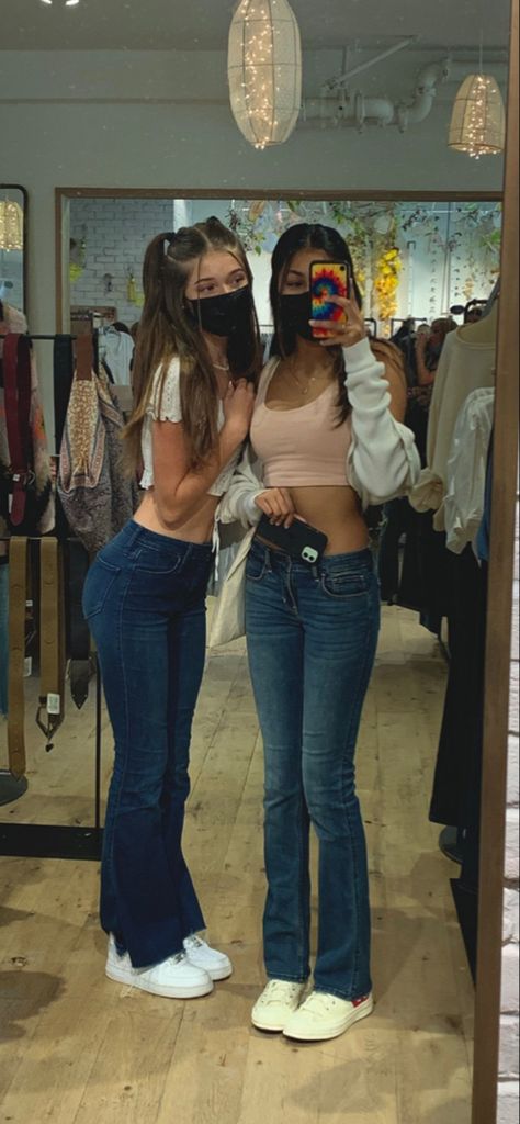 Hairstyles On Jeans Outfit, Teenage Party Outfits, 90 Jeans Outfit, Outfits For Teenagers Girl, Party Outfits Jeans, Y2k Outfits Jeans, New Jeans Hairstyles, Y2k Girl Outfits, School Party Outfit