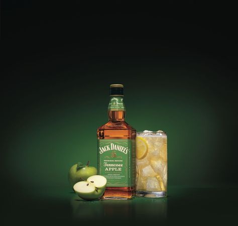 Jack Daniels’ New Apple Whiskey Is Begging To Be Added To Hot Toddies This FallDelish  I think I need to try this on the rocks what say you Jack Daniels Cocktails, Spiked Cider, Spiked Apple Cider, Apple Whiskey, Apple Cocktail, Barrel Projects, Apple Jack, Whiskey Lover Gifts, Neutrogena Makeup